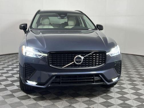 2023 Volvo XC60 Plus Dark Theme