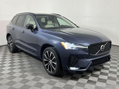 2023 Volvo XC60 Plus Dark Theme