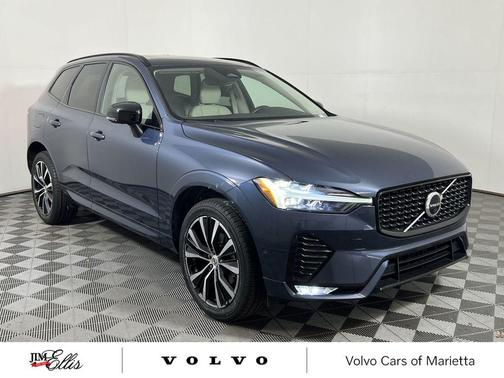 2023 Volvo XC60 Plus Dark Theme