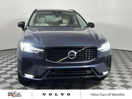 2023 Volvo XC60 Plus Dark Theme