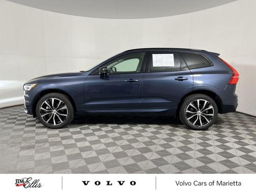 2023 Volvo XC60 Plus Dark Theme