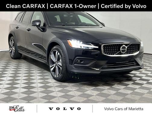 2025 Volvo V60 Cross Country Plus, B5 AWD Gas (mild hybrid)