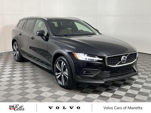 2025 Volvo V60 Cross Country Plus, B5 AWD Gas (mild hybrid)