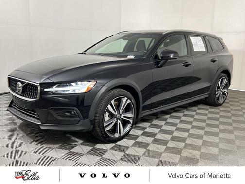 2025 Volvo V60 Cross Country Plus, B5 AWD Gas (mild hybrid)