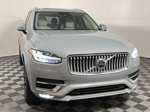 2024 Volvo XC90 B5 Plus Bright Theme