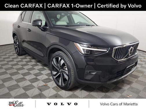 2025 Volvo XC40 B5 Plus Bright Theme