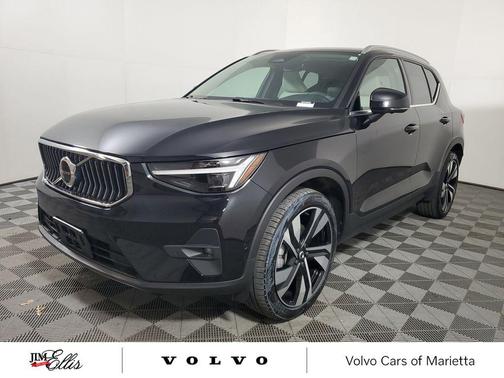 2025 Volvo XC40 B5 Plus Bright Theme