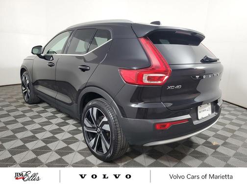 2025 Volvo XC40 B5 Plus Bright Theme