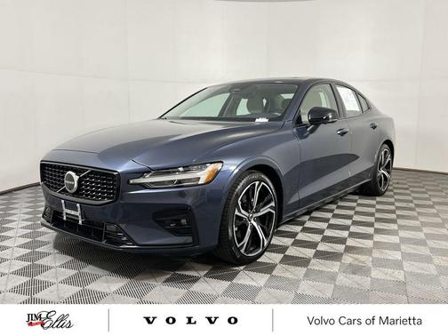 2024 Volvo S60 B5 Plus Dark Theme