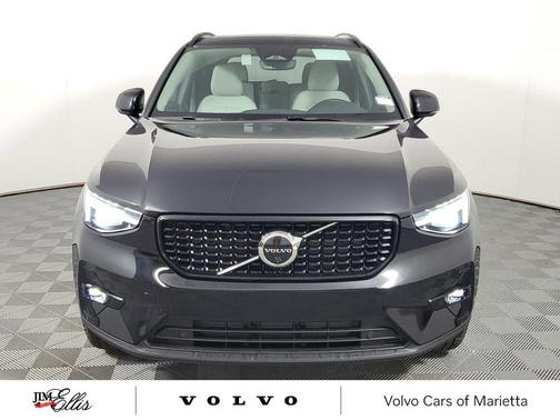 2025 Volvo XC40 B5 Plus Dark Theme