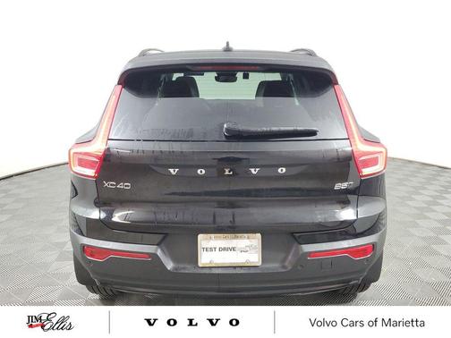 2025 Volvo XC40 B5 Plus Dark Theme