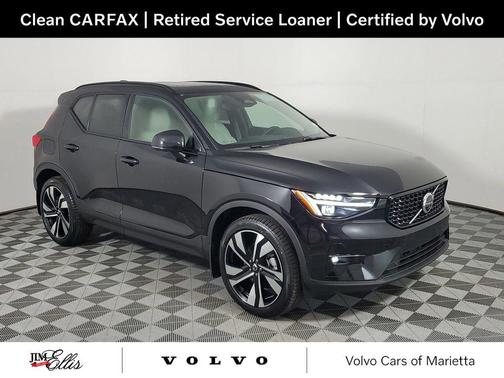 2025 Volvo XC40 B5 Plus Dark Theme