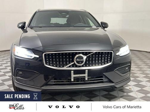 2025 Volvo V60 Cross Country B5 Plus