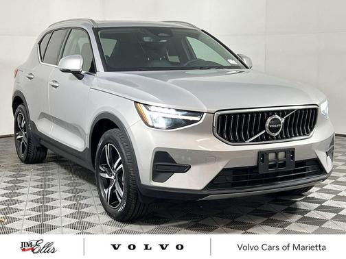 2025 Volvo XC40 B5 Core Bright Theme