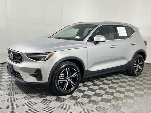 2025 Volvo XC40 B5 Core Bright Theme