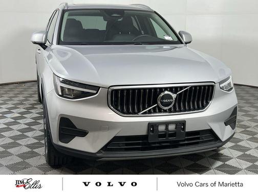 2025 Volvo XC40 B5 Core Bright Theme