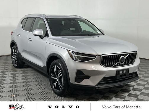 2025 Volvo XC40 B5 Core Bright Theme