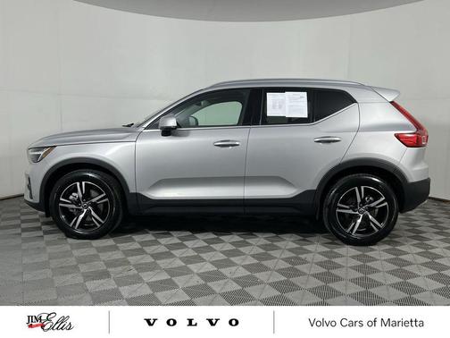 2025 Volvo XC40 B5 Core Bright Theme