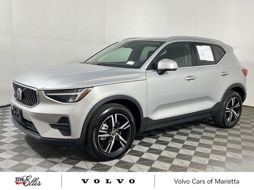 2025 Volvo XC40 B5 Core Bright Theme