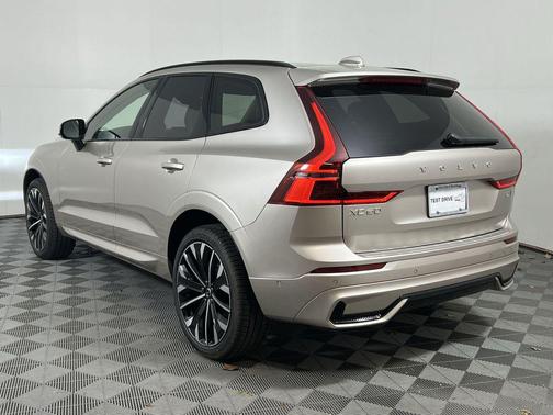 2026 Volvo XC60 B5 Ultra