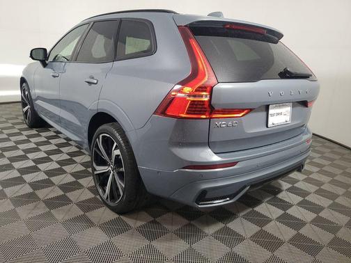 Thunder Grey Metallic 2023 Volvo XC60 B5 Ultimate Dark Theme
