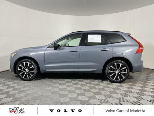 2024 Volvo XC60 B5 Plus Dark Theme