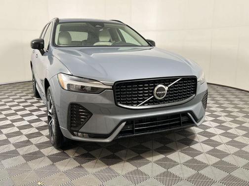 2024 Volvo XC60 B5 Plus Dark Theme
