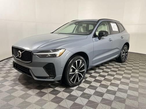 2024 Volvo XC60 B5 Plus Dark Theme