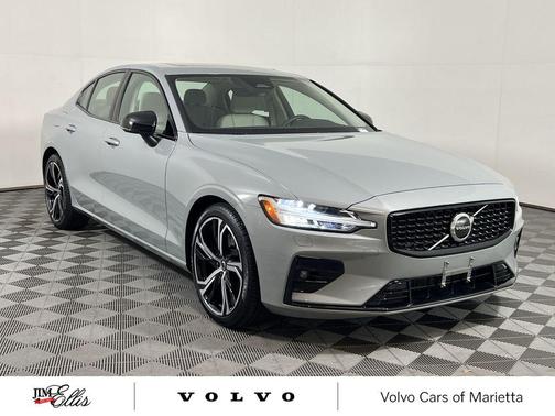 2024 Volvo S60 B5 Core Dark Theme