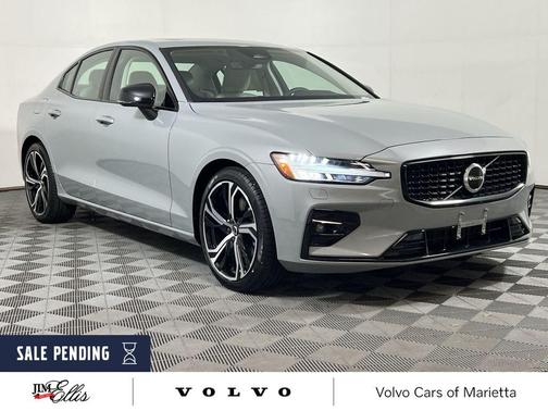 2024 Volvo S60 B5 Core Dark Theme