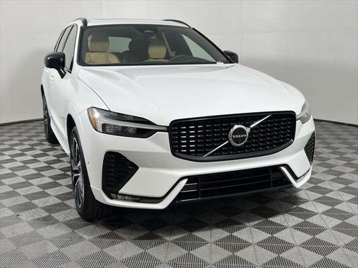 2023 Volvo XC60 B5 Ultimate Dark Theme