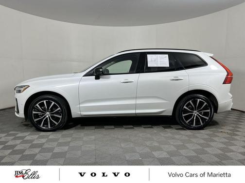 2025 Volvo XC60 B5 Plus