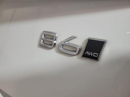 Crystal White Metallic 2024 Volvo XC90 B6 Plus Bright Theme 7-Seater