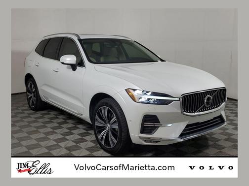 Crystal White Metallic 2023 Volvo XC60 B5 Plus Bright Theme