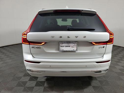 Crystal White Metallic 2023 Volvo XC60 B5 Plus Bright Theme