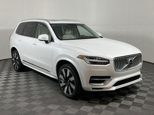 2023 Volvo XC90 Recharge Plug-In Hybrid T8 Ultimate Bright Theme 7-Seater