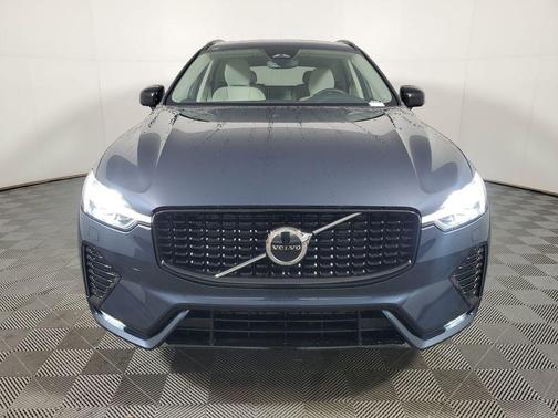 2025 Volvo XC60 B5 Core