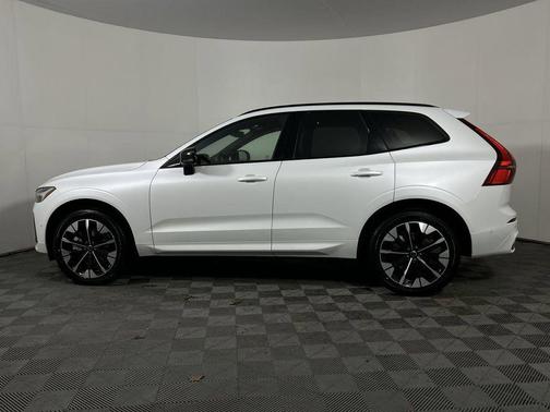 Crystal White Metallic 2026 Volvo XC60 B5 Plus