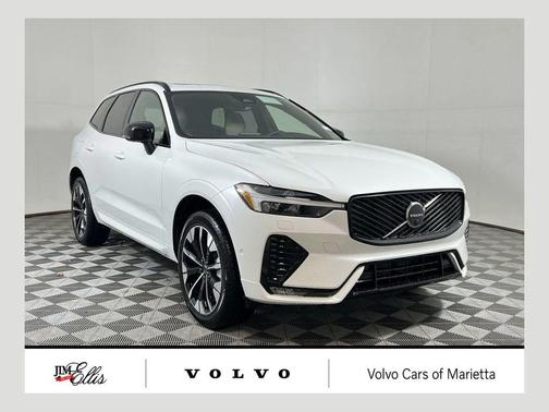 Crystal White Metallic 2026 Volvo XC60 B5 Plus