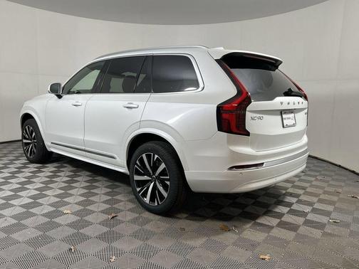 Crystal White Pearl 2026 Volvo XC90 Core, B5 AWD Gas (mild hybrid), Gasoline, Bright, 7 Seats