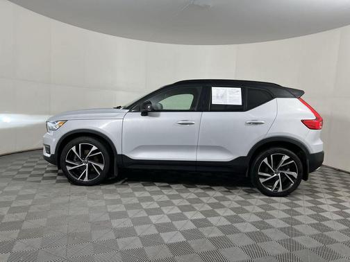 2020 Volvo XC40 T5 R-Design