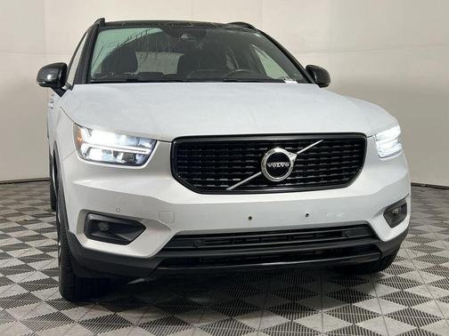 2020 Volvo XC40 T5 R-Design