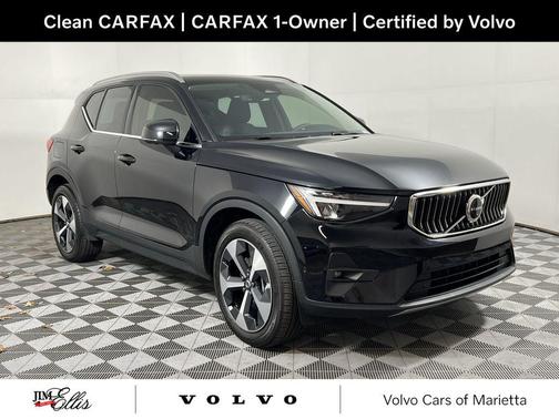 2023 Volvo XC40 B5 Plus Bright Theme