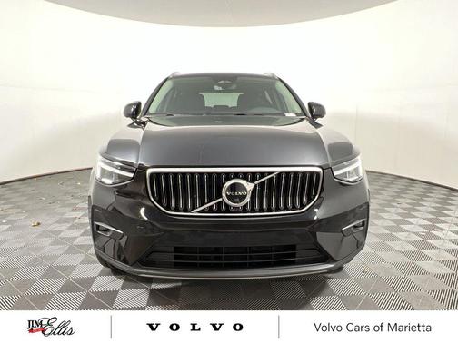 2023 Volvo XC40 B5 Plus Bright Theme