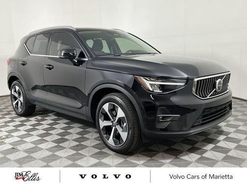 2023 Volvo XC40 B5 Plus Bright Theme