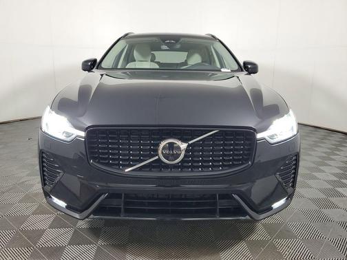 Onyx Black Metallic 2023 Volvo XC60 B5 Plus Dark Theme