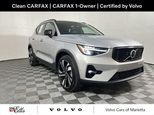 2025 Volvo XC40 B5 Plus Dark Theme