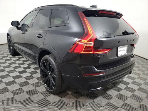 2024 Volvo XC60 Recharge Plug-In Hybrid T8 Ultimate Black Edition
