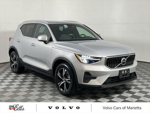 2025 Volvo XC40 B5 Core Bright Theme