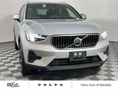 2025 Volvo XC40 B5 Core Bright Theme